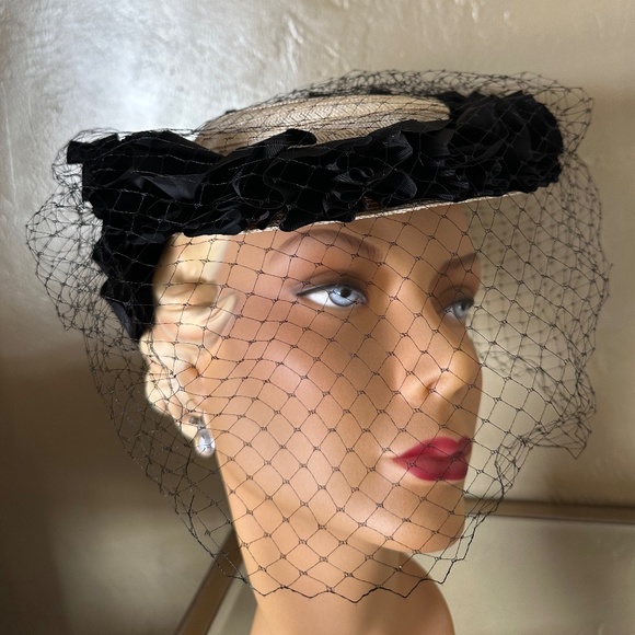 SPLENDID 1940s\' CREAM COLORED STRAW FEDORA WITH BLACK BOWS AND FULL VEIL main image 8